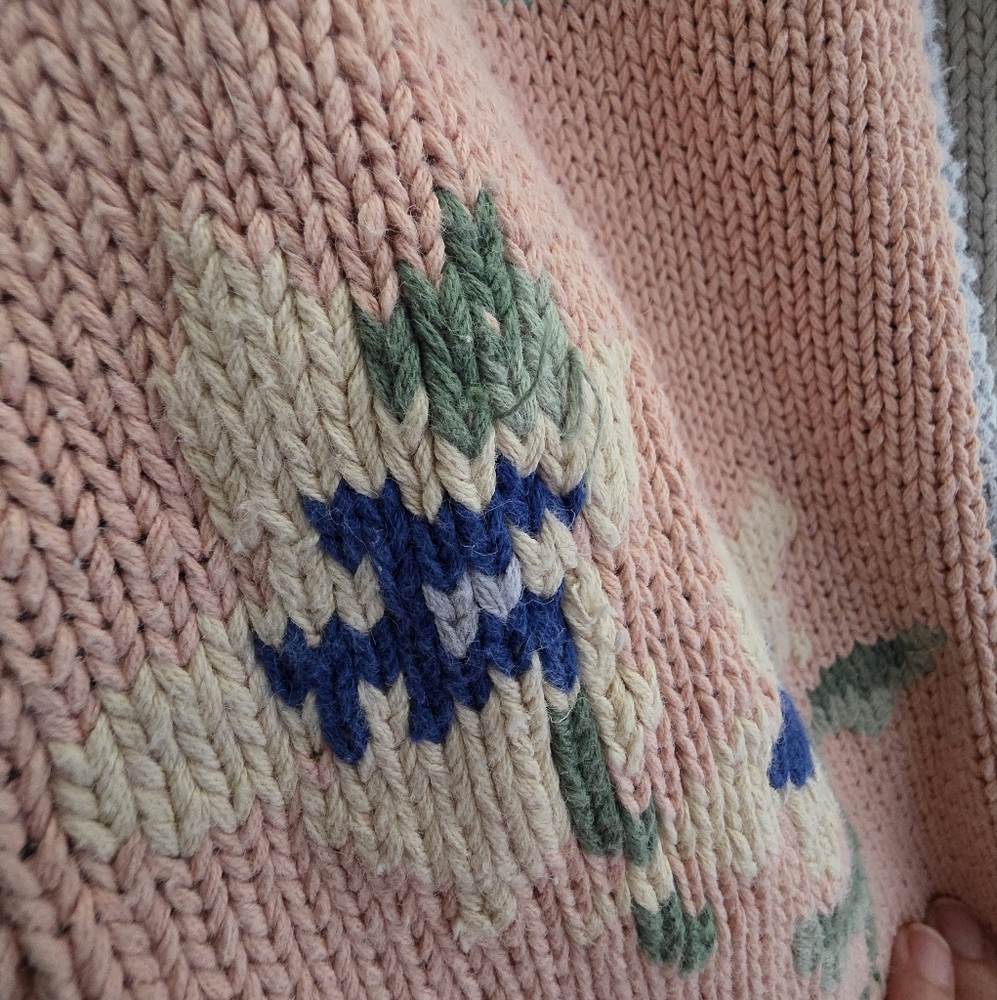 Vintage Evan Picone-Sport Pink and Blue Hand Knit Sweater with Floral Design - Picture 5 of 7